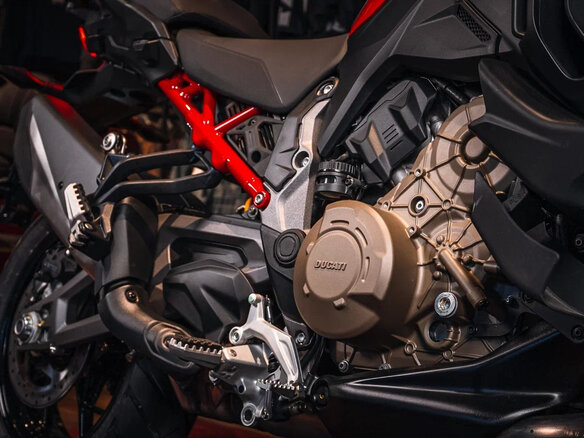 2026 Ducati Multistrada V4, красный, 3090000 рублей - вид 6