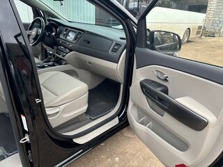 2019 Kia Carnival III, чёрный, 2900000 рублей, вид 4
