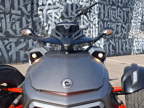 2015 BRP Can-Am Spyder, серый, 1890000 рублей - вид 9