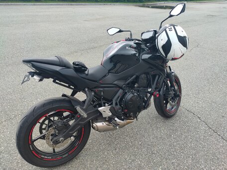 2020 Kawasaki Z 650, чёрный, 640000 рублей, вид 2