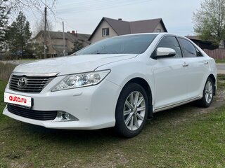 2013 Toyota Camry VII (XV50), белый, 1550000 рублей, вид 1