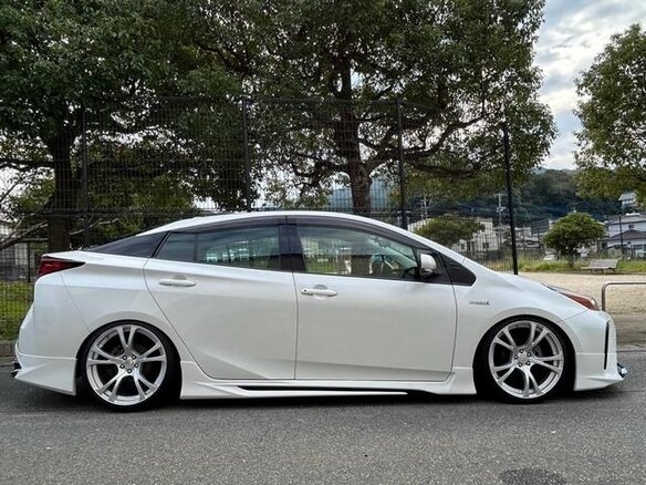 2022 Toyota Prius IV Рестайлинг (XW50), белый - вид 5