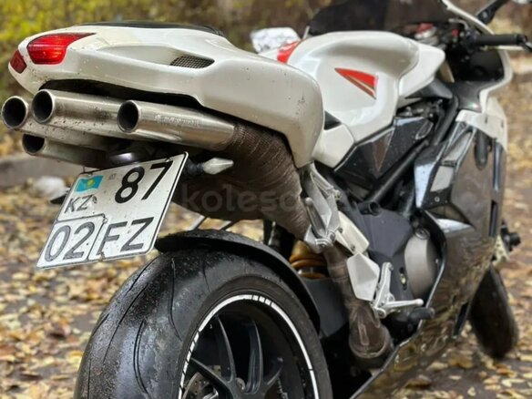 2015 MV Agusta F4 1000, белый, 1500000 рублей - вид 6
