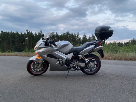 2005 Honda VFR 800, серебристый, 545000 рублей, вид 3