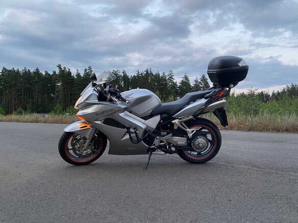 2005 Honda VFR 800, серебристый, 545000 рублей - вид 2