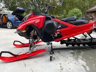 2023 BRP Lynx Shredder RE 850 E-TEC Turbo R, красный, 2299000 рублей, вид 2