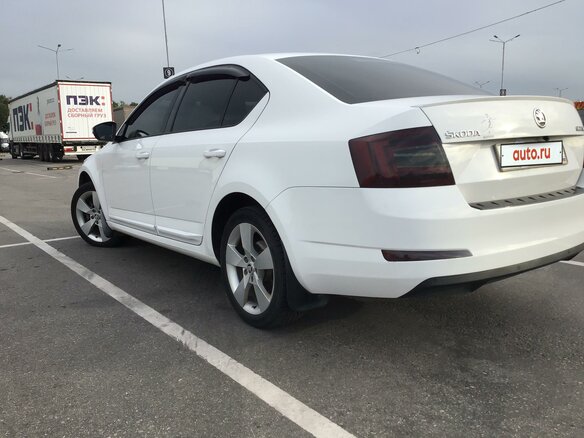 2015 Skoda Octavia III (A7), белый, 990000 рублей - вид 9