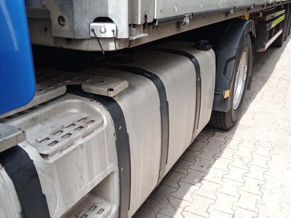 2011 Volvo FH, синий, 4500000 рублей - вид 2