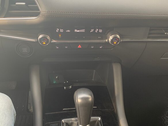2019 Mazda 3 IV (BP), серый, 2350000 рублей - вид 2