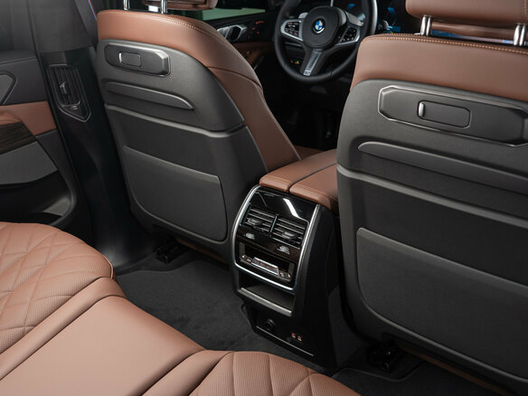 2026 BMW X7 40d I (G07) Рестайлинг, чёрный, 18490000 рублей - вид 25