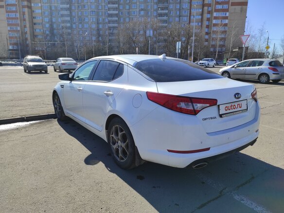 2013 Kia Optima III Рестайлинг, белый, 2500000 рублей - вид 4