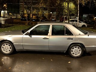 1993 Mercedes-Benz E-Класс 200 I (W124), серебристый, 200000 рублей, вид 1