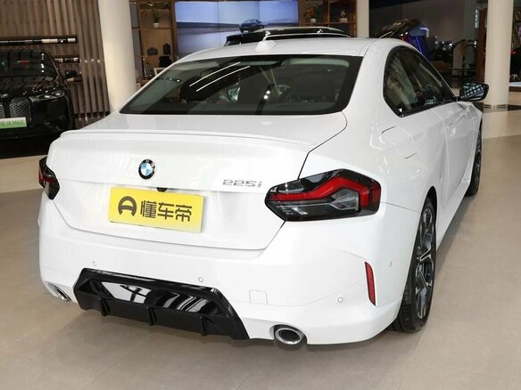 2025 BMW 2 серии 220i G42 Рестайлинг, белый, 6325000 рублей - вид 8