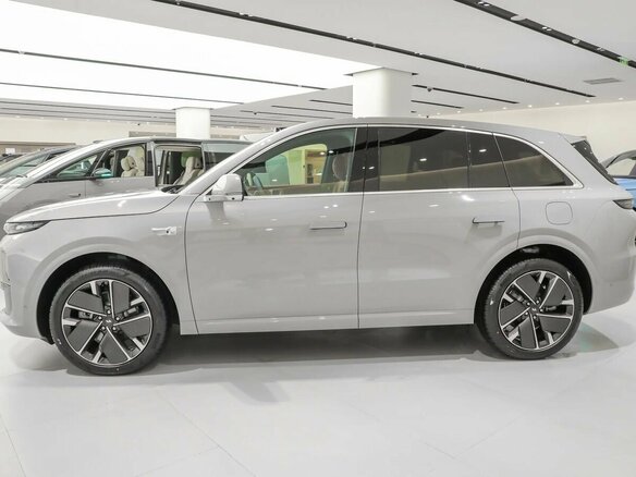 2025 Li Auto (Lixiang) L6 I, серебристый, 7650000 рублей - вид 3