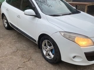 2010 Renault Megane III, белый, 630000 рублей, вид 2