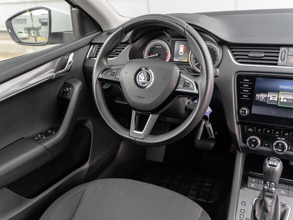 2017 Skoda Octavia III (A7) Рестайлинг, белый - вид 35