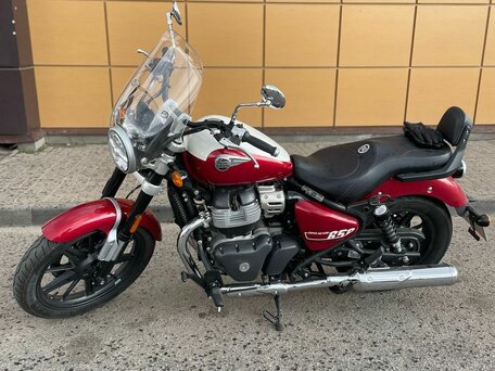 2024 Royal Enfield Super Meteor, красный, 680000 рублей, вид 2