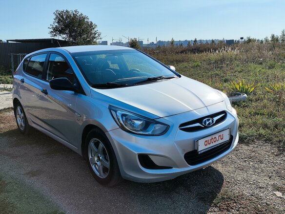 2014 Hyundai Solaris I, серебристый, 880000 рублей