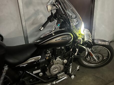 2023 Bajaj Avenger, чёрный, 250000 рублей, вид 2
