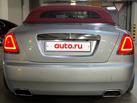 2017 Rolls-Royce Dawn, серебристый, 29990000 рублей - вид 14