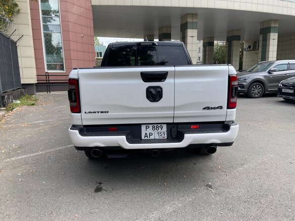 2023 Ram 1500 Quad Cab eTorque V, коричневый, 11300000 рублей - вид 5