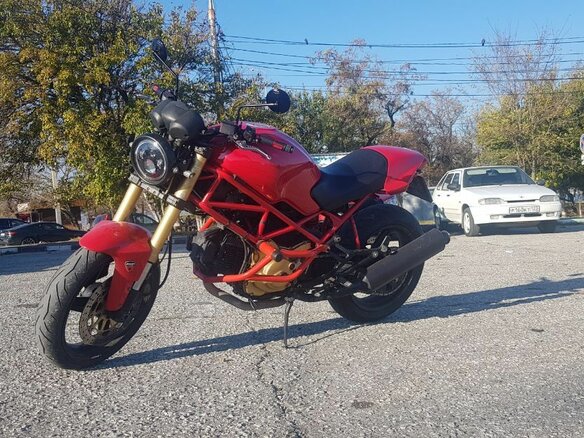 2000 Ducati Monster 400, красный - вид 2