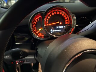 2021 Mini Hatch Cooper S III (F55/F56) Рестайлинг 2, красный, 4700000 рублей, вид 2