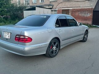 1999 Mercedes-Benz E-Класс 200 II (W210, S210) Рестайлинг, серебристый, 590000 рублей, вид 3