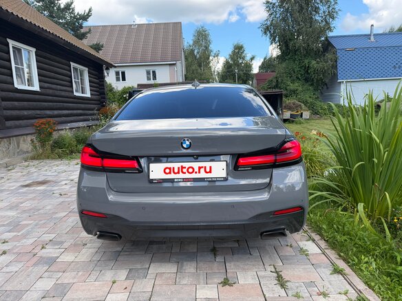 2021 BMW 5 серии 520d xDrive VII (G30/G31/G38) Рестайлинг, серый, 4000000 рублей - вид 3