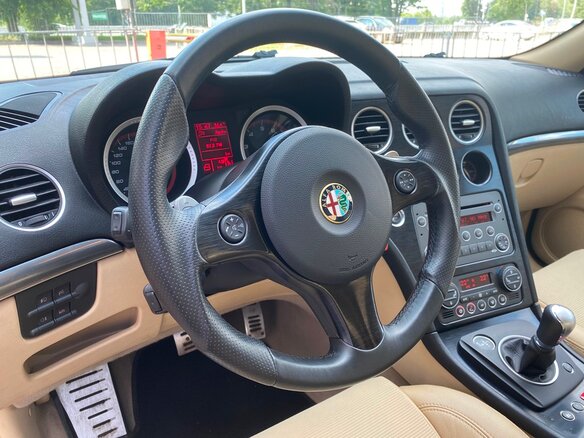 2011 Alfa Romeo 159, красный - вид 16