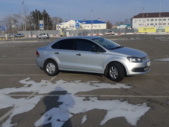 2013 Volkswagen Polo V, серебристый, 645000 рублей - вид 2