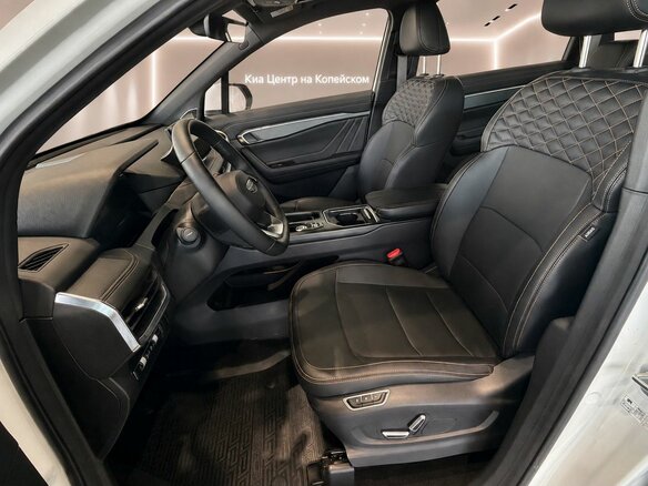 2024 Geely Okavango I Рестайлинг, белый, 2990000 рублей - вид 12