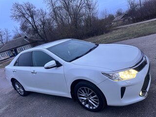 2016 Toyota Camry VII (XV50) Рестайлинг, белый, 2150000 рублей, вид 5