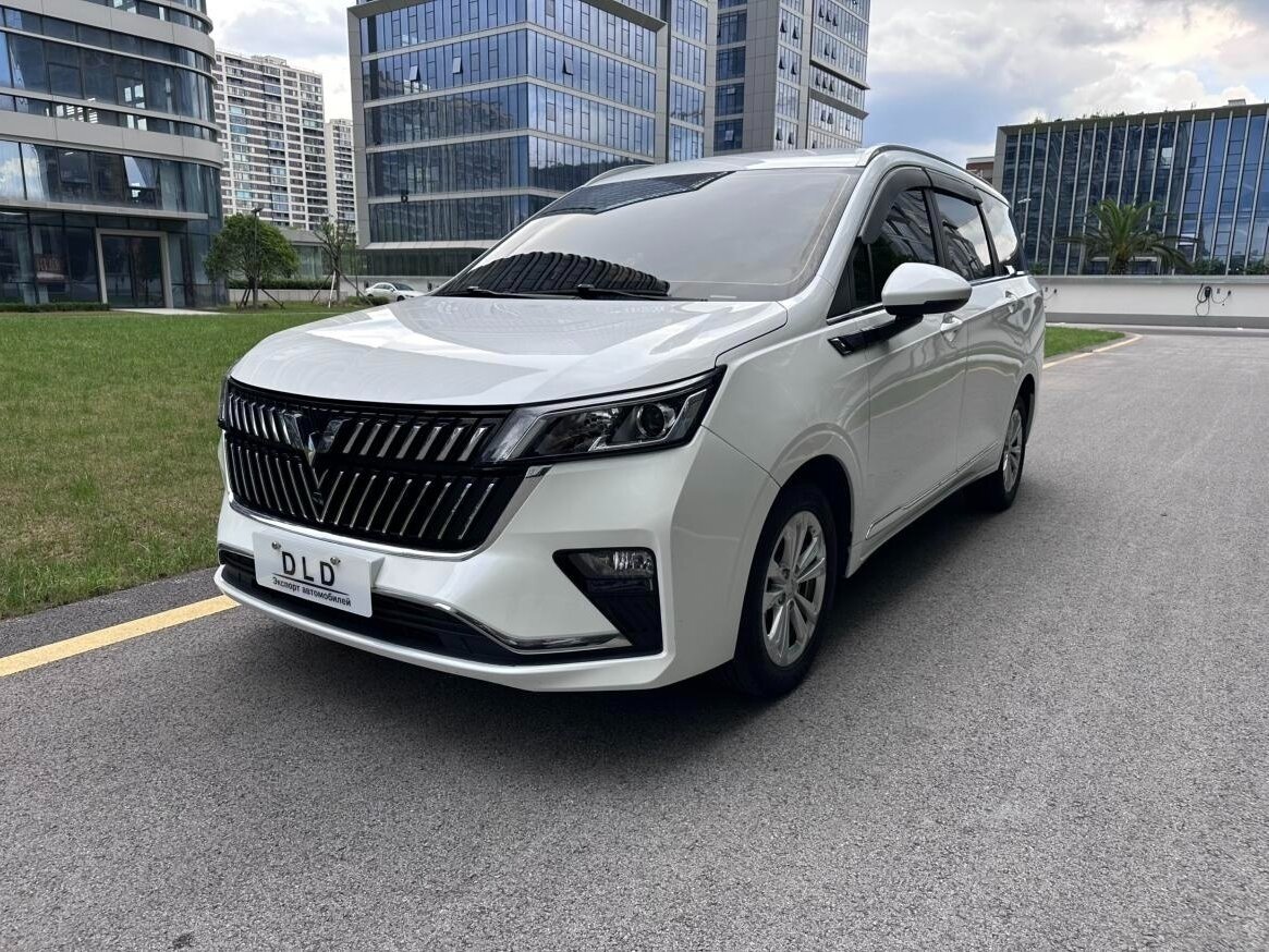 Открыть фотографии: Wuling Jiachen