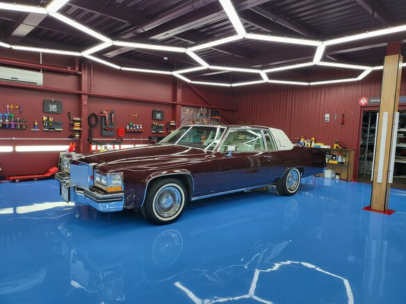 1982 Cadillac DeVille V, красный - вид 2