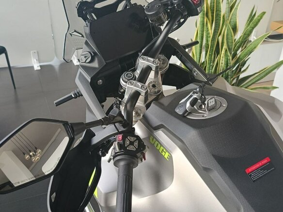 2026 Voge 900DSX, серебристый, 1033000 рублей - вид 5