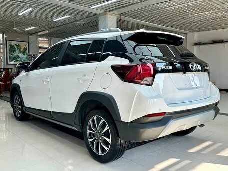 2022 Toyota Yaris Cross I, белый, 1567007 рублей, вид 4