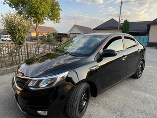 2015 Kia Rio III Рестайлинг, чёрный, 925000 рублей, вид 1