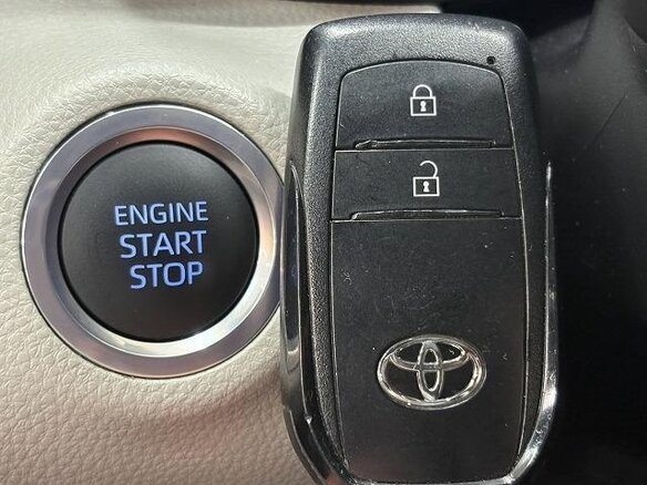 2021 Toyota Yaris IV, чёрный, 1140000 рублей - вид 16