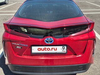 2017 Toyota Prius PHV ZVW52 Prime IV (XW50), красный, 2140000 рублей, вид 3