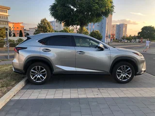 2018 Lexus NX 300h I Рестайлинг, серый, 3850000 рублей, вид 3
