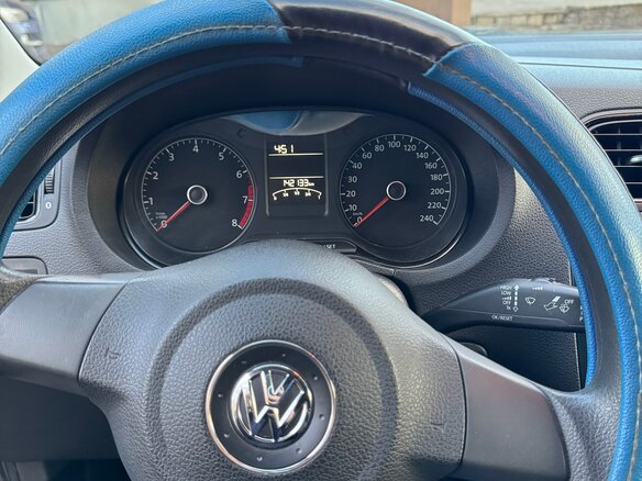 2014 Volkswagen Polo V, чёрный, 880000 рублей - вид 8