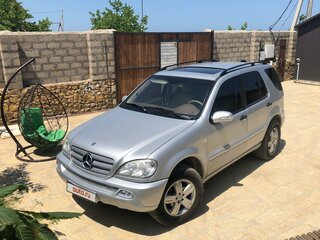 2000 Mercedes-Benz M-Класс 320 I (W163), серебристый, 740000 рублей, вид 1