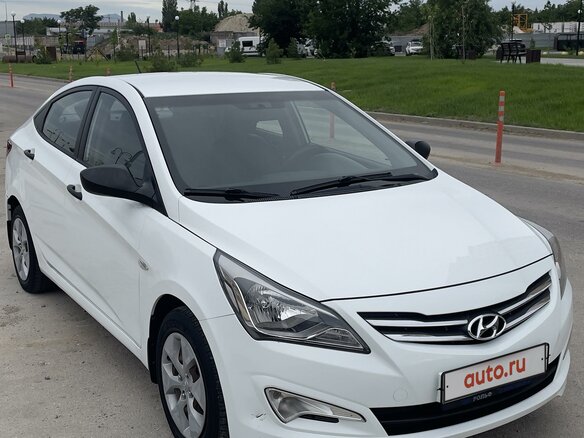 2015 Hyundai Solaris I Рестайлинг, белый, 1200000 рублей - вид 1