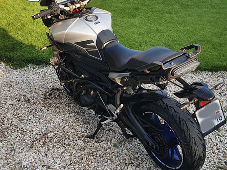 2015 Yamaha MT-09 Tracer (FJ-09), серебристый, 740000 рублей, вид 2