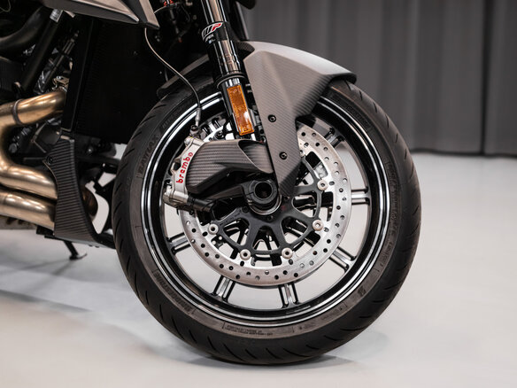 2022 KTM 1290 Super Duke R, красный - вид 12