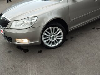 2011 Skoda Octavia II (A5) Рестайлинг, серебристый, 1150000 рублей, вид 2