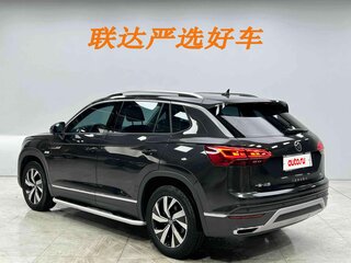 2022 Volkswagen Tayron I, серый, 1930548 рублей, вид 2