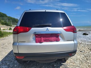 2015 Mitsubishi Pajero Sport II Рестайлинг, серебристый, 2100000 рублей, вид 3