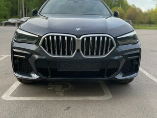 2022 BMW X6 40i III (G06), серый, 7800000 рублей, вид 3